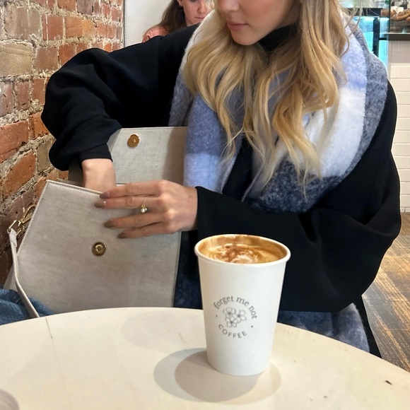 JACQUEMUS
Beige 'Le Grand Chiquito' Top Handle Bag
$1465 CAD - Picture 4 of 4